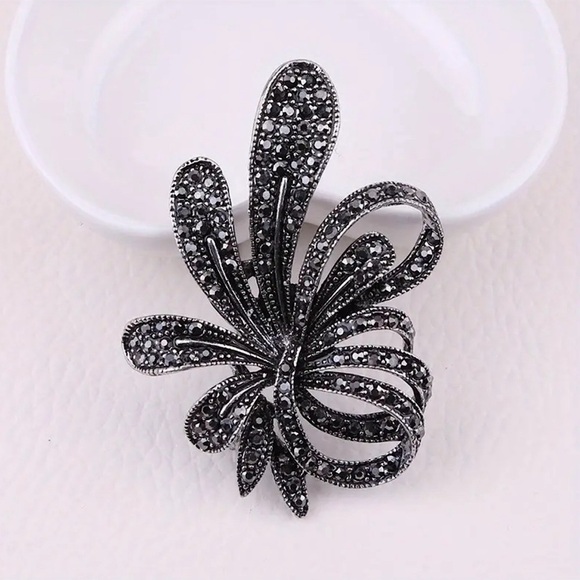 Art Nouveau Black Rhinestone Brooch Silver Tone Abstract Art Deco - Picture 3 of 17